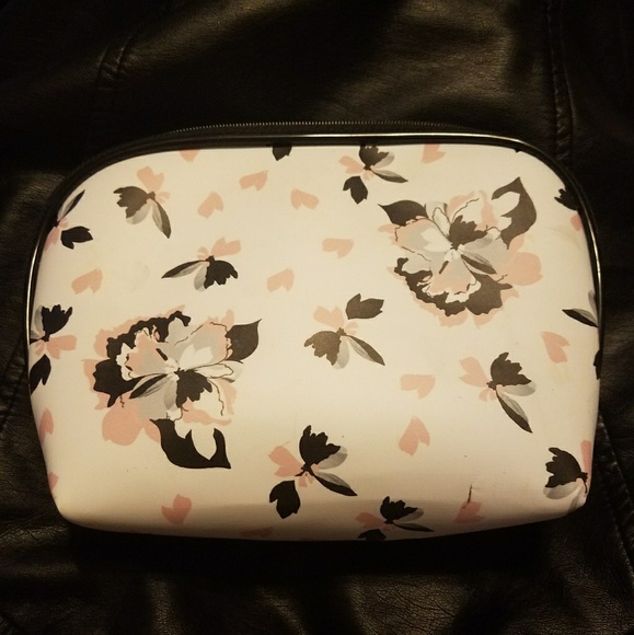 Makeup bag - Picture 1 of 2